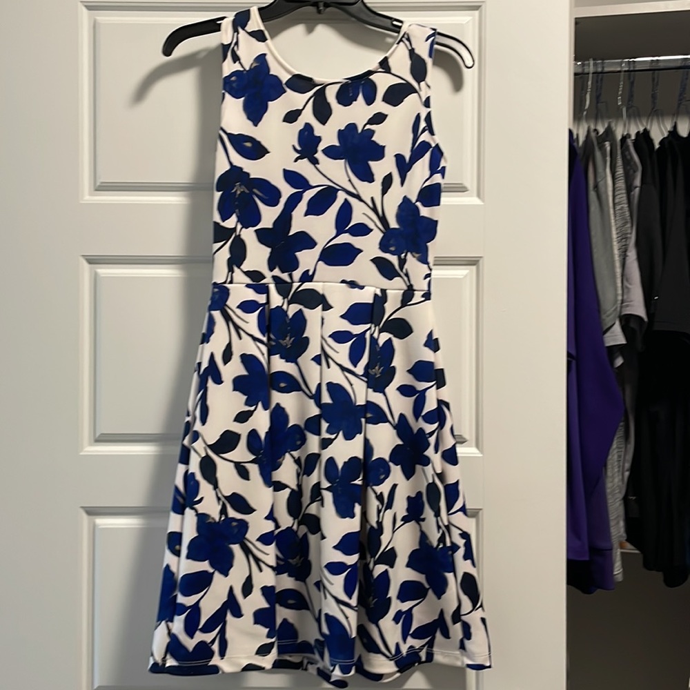 Dress - Picture 2 of 5